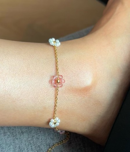 Gold-Plated Floral Anklet with Pink & White Enamel Charms – Anti-Tarnish