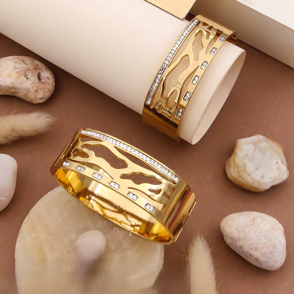Gold Cutout Design Bracelets – Sculptural Leopard Pattern with Clear Stones
