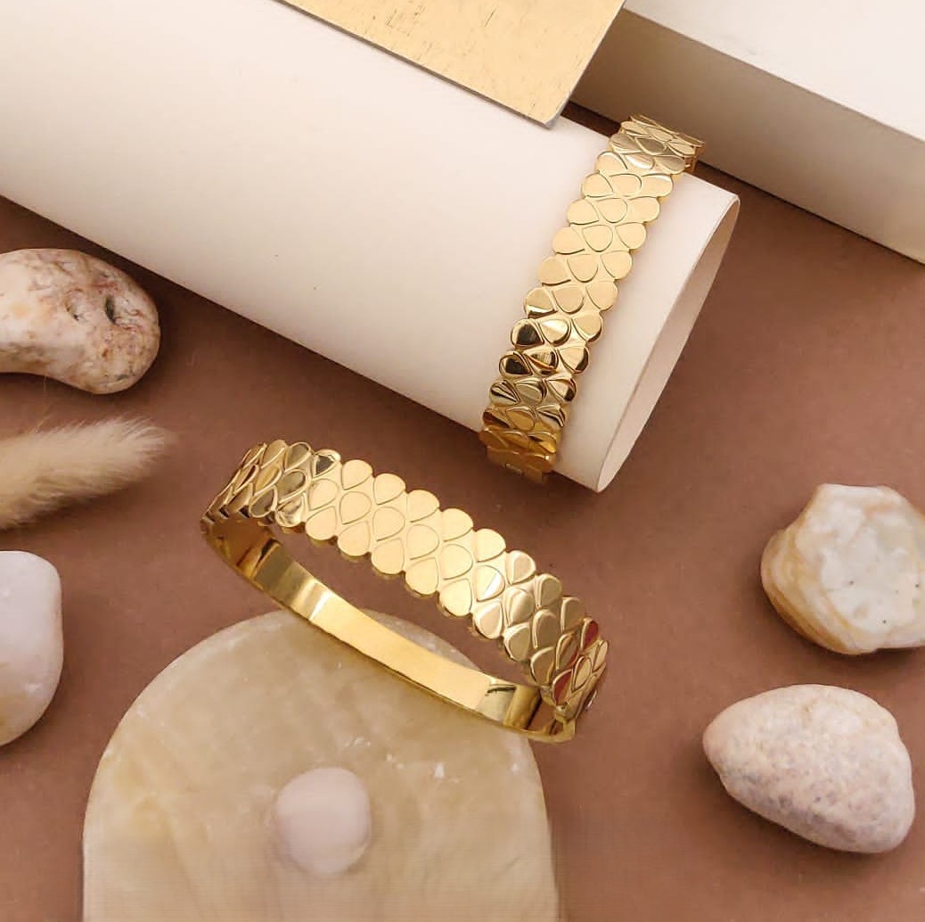 Gold Petal-Pattern Bangles – Textured Elegance