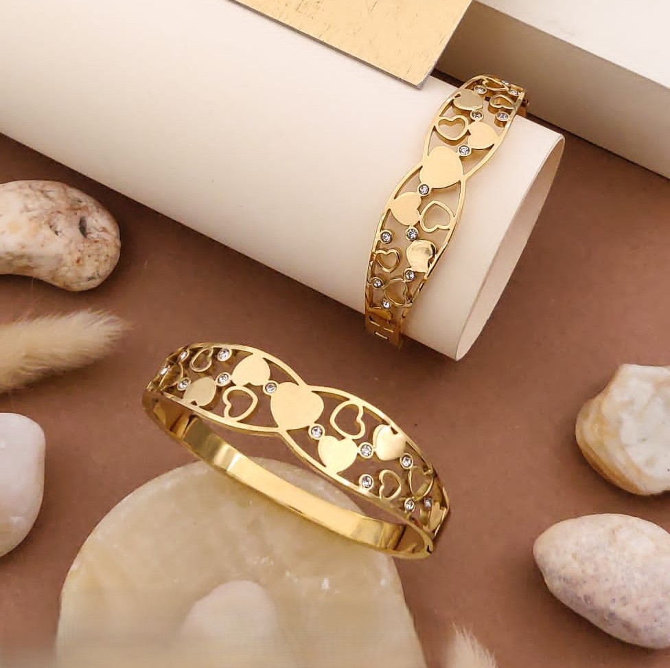 Gold Heart-Link Bracelets – Interlocking Motif with Clear Stones